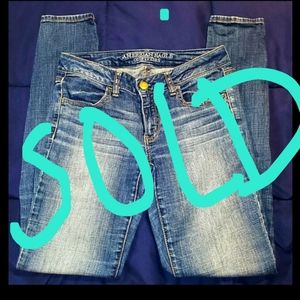 Women's American Eagle skinny jeans.